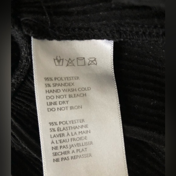 Urban Outffitters Cropped V-necked blouse in black ✨ - Picture 6 of 7